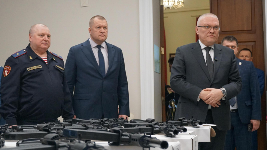 Кировским бойцам в зоне СВО переданы ружья для уничтожения дронов 