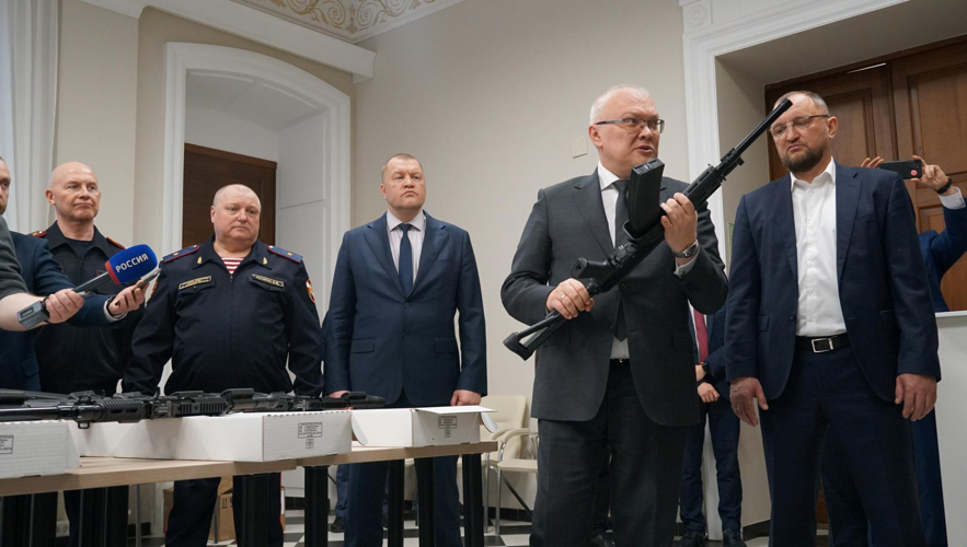 Кировским бойцам в зоне СВО переданы ружья для уничтожения дронов 