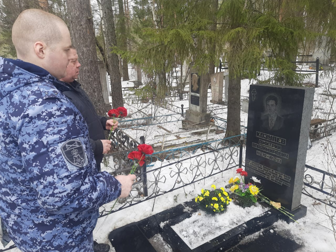 В Кирове росгвардейцы почтили память младшего сержанта милиции Дмитрия Козулева, погибшего при исполнении 