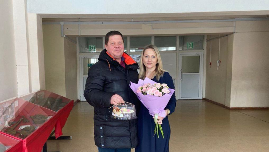  В Кирове росгвардейцы поздравили учителей подшефных учреждений с Международным женским днем