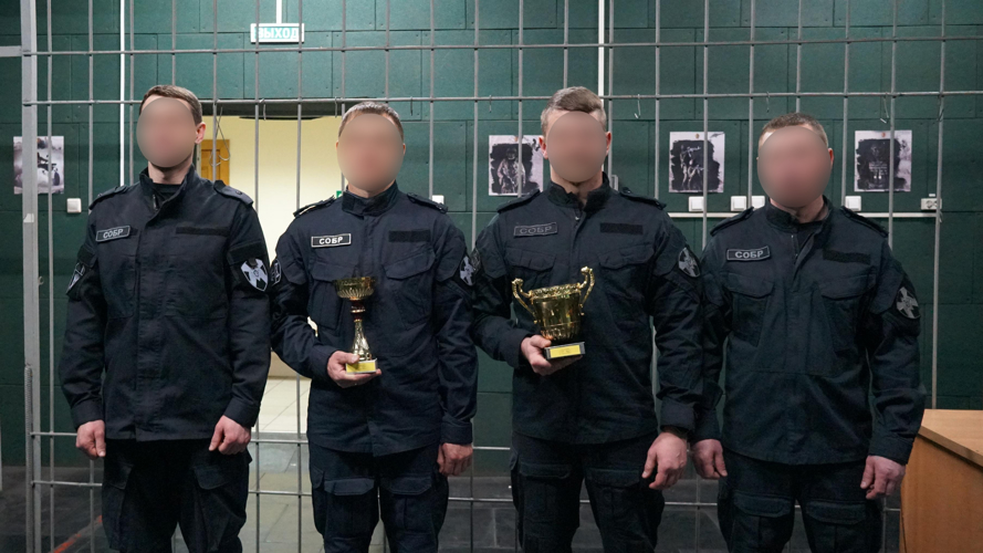 В Кирове сотрудники СОБР отметили день образования отряда соревнованиями по тактической стрельбе