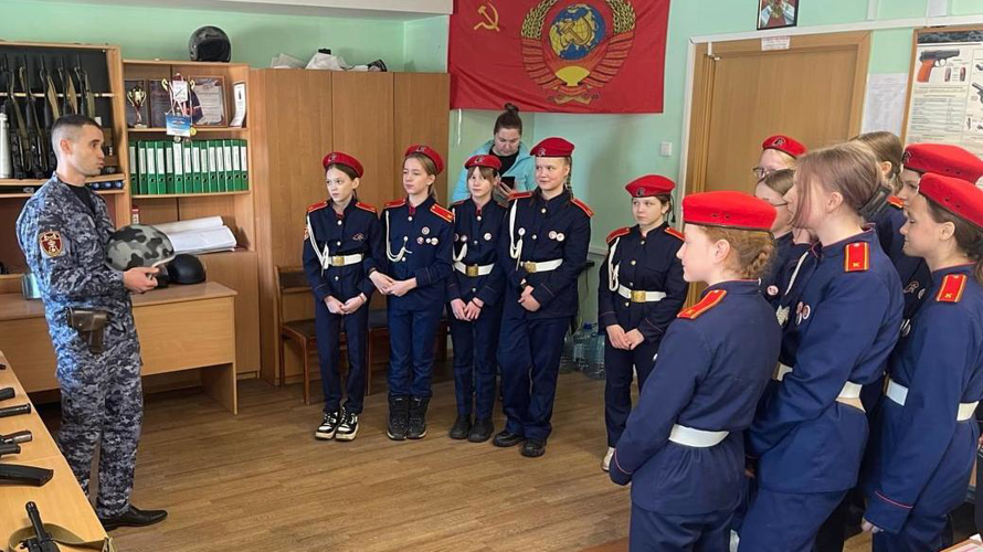В кировском отделе вневедомственной охраны прошел День открытых дверей, посвященный Дню войск национальной гвардии РФ