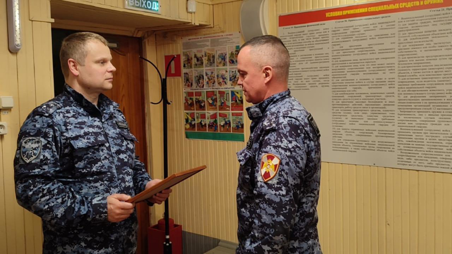 В Кирове в День ВНГ РФ во вневедомственной охране отметили лучших сотрудников и работников