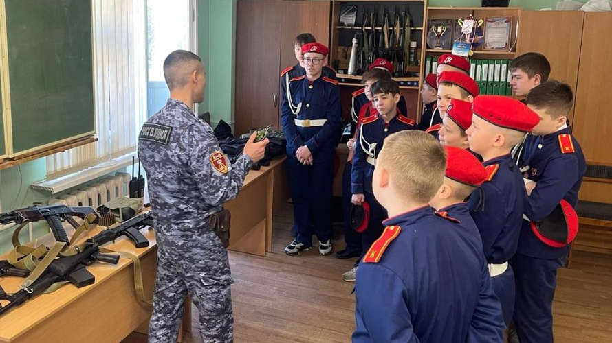В кировском отделе вневедомственной охраны прошел День открытых дверей, посвященный Дню войск национальной гвардии РФ