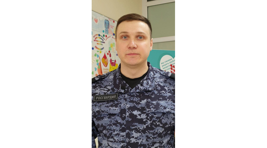 В Кирове военнослужащего Управления Росгвардии по Кировской области наградили нагрудным знаком «Почетный донор России»