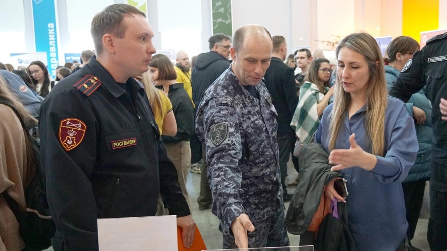 Кировские росгвардейцы приняли участие в региональном этапе Всероссийской ярмарки вакансий