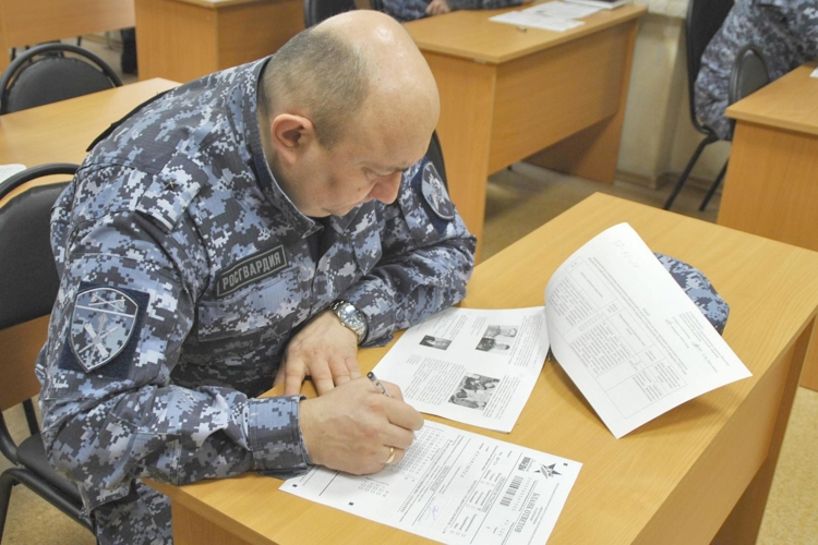 Кировские росгвардейцы приняли участие в международной исторической акции «Диктант Победы»  