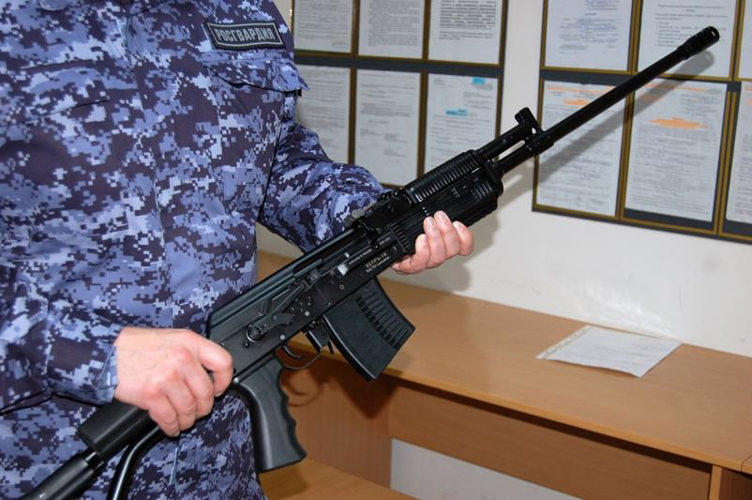 Сотрудники Центра ЛРР Управления Росгвардии по Кировской области продолжают проверки владельцев оружия
