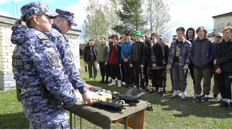 Делимся опытом и приглашаем на службу: на полигоне Росгвардии прошли военно-тренировочные сборы для старшеклассников