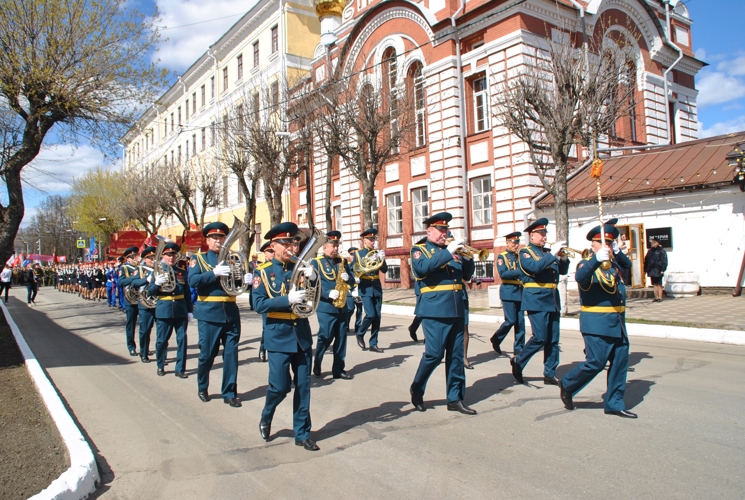 В Кирове сотрудники и военнослужащие Росгвардии приняли участие в торжествах, посвященных 80-ой годовщине Победы в Великой Отечественной войне