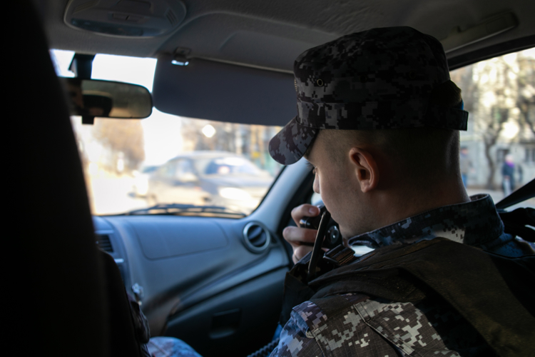 В Кирове росгвардейцы задержали подозреваемых в нанесении побоев