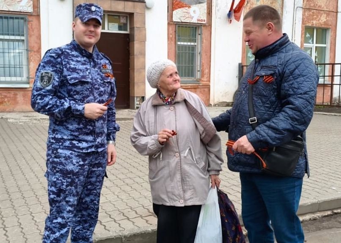 В Кирове росгвардейцы приняли участие во Всероссийской патриотической акции «Георгиевская ленточка» 