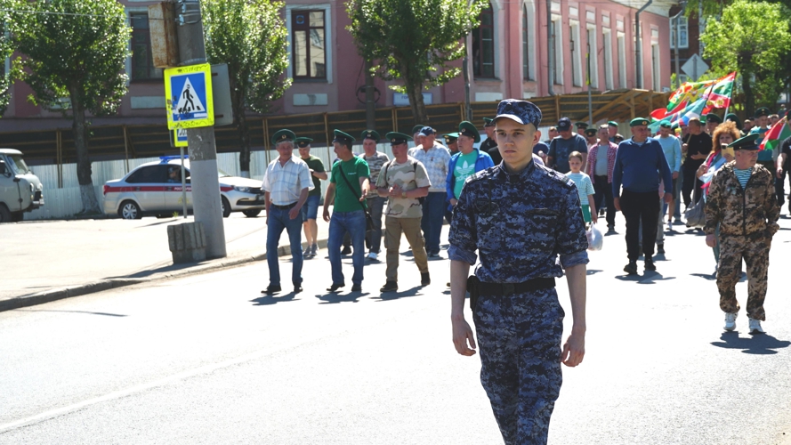 Кировские росгвардейцы обеспечили охрану общественного порядка во время массовых мероприятий в День пограничника