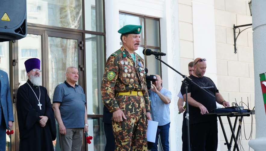 Кировские росгвардейцы обеспечили охрану общественного порядка во время массовых мероприятий в День пограничника