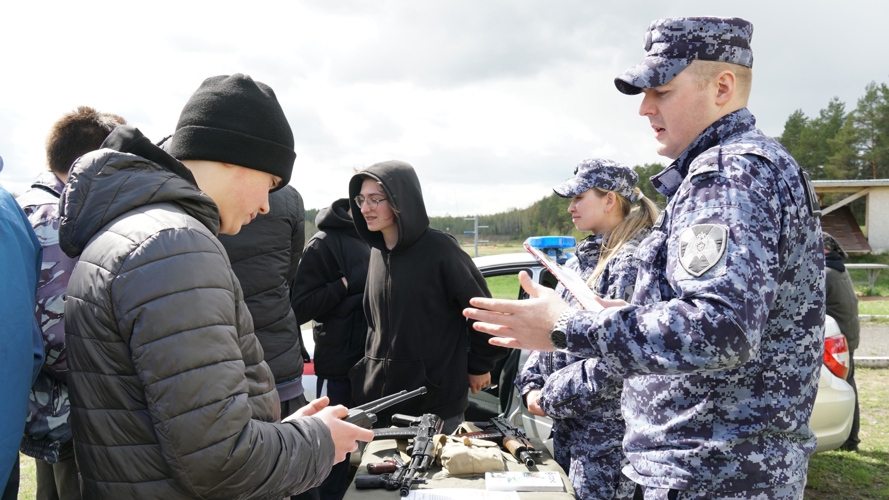 Делимся опытом и приглашаем на службу: на полигоне Росгвардии прошли военно-тренировочные сборы для старшеклассников
