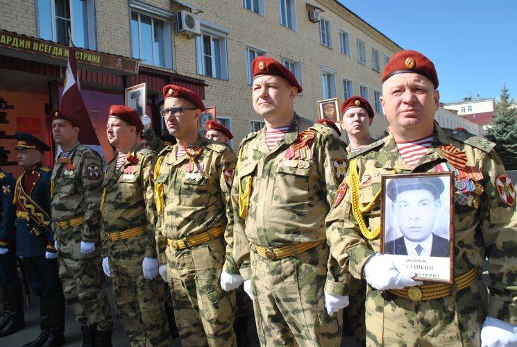 В Кирове росгвардейцы присоединились к патриотической акции "Журавли Победы"