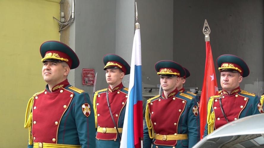 В Кирове росгвардейцы провели «Парад у дома ветерана» (ВИДЕО)