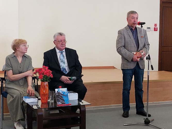 Ветераны Росгвардии приняли участие в презентации книги вятских авторов, посвященной солдатам Великой Отечественной войны и участникам СВО