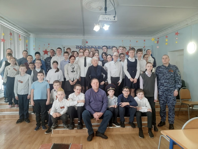 В Кирове росгвардейцы поздравили подшефных с Днем Победы праздничным концертом 