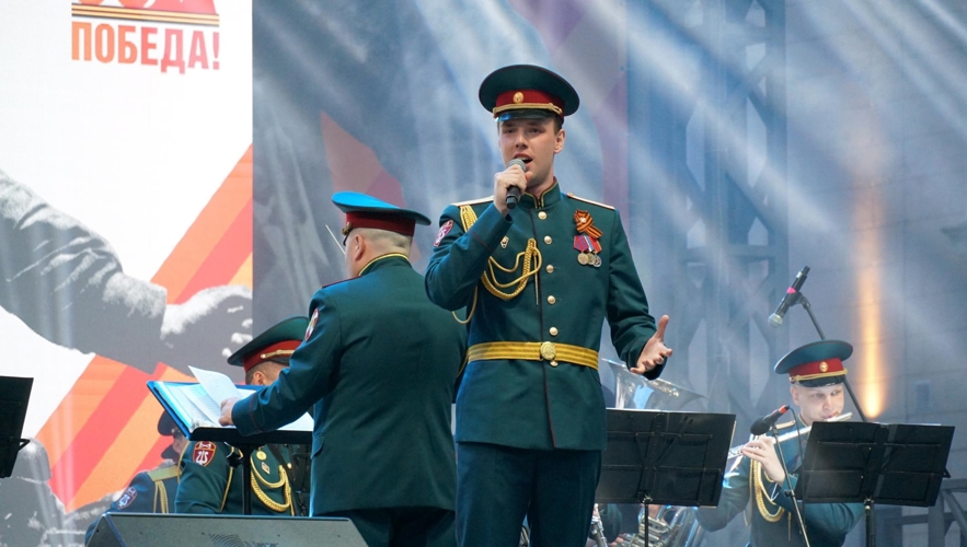 Оркестр Кировского соединения Росгвардии «Северная звезда» выступил с концертом на главной площади Кирова