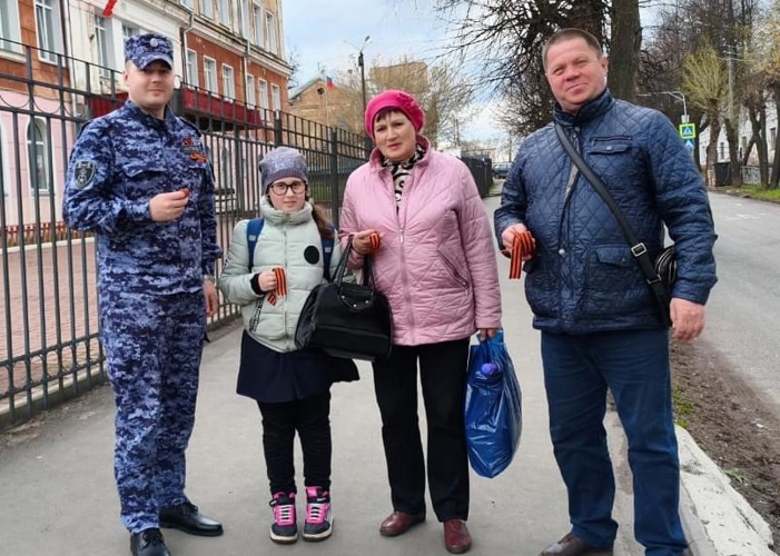 В Кирове росгвардейцы приняли участие во Всероссийской патриотической акции «Георгиевская ленточка» 