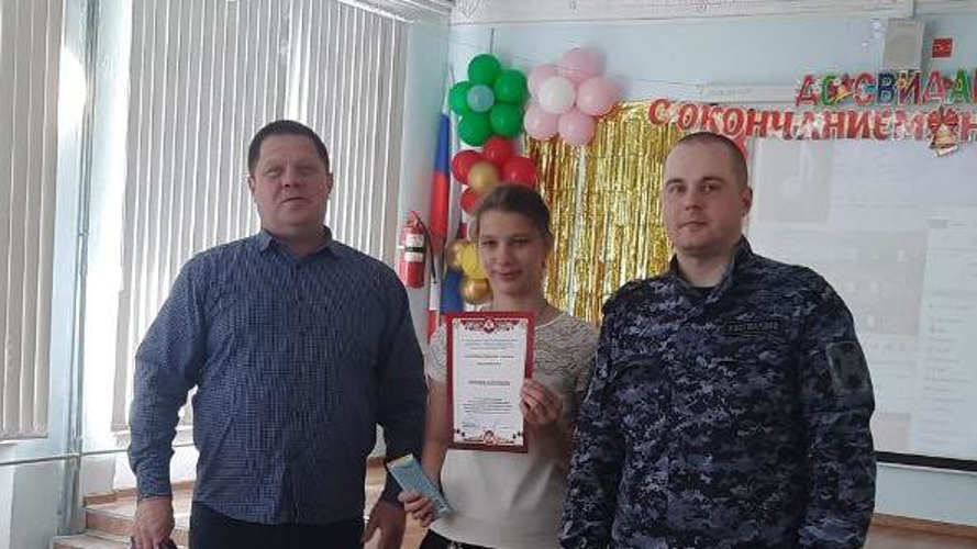 В Кирове росгвардейцы поздравили своих подшефных с Днем защиты детей и успешным окончанием учебного года