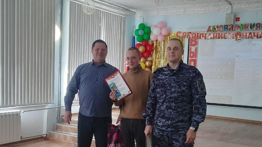 В Кирове росгвардейцы поздравили своих подшефных с Днем защиты детей и успешным окончанием учебного года