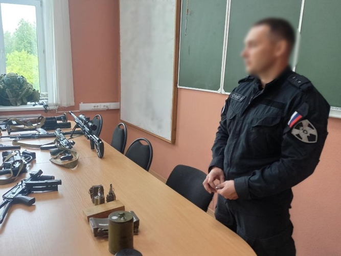 «Каникулы с Росгвардией»: воспитанники кировского Центра самбо побывали в ОМОН «Вятич»