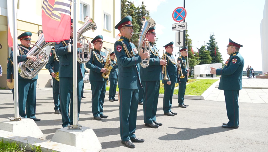 В Кирове росгвардейцы возложили цветы к Вечному огню в День памяти и скорби