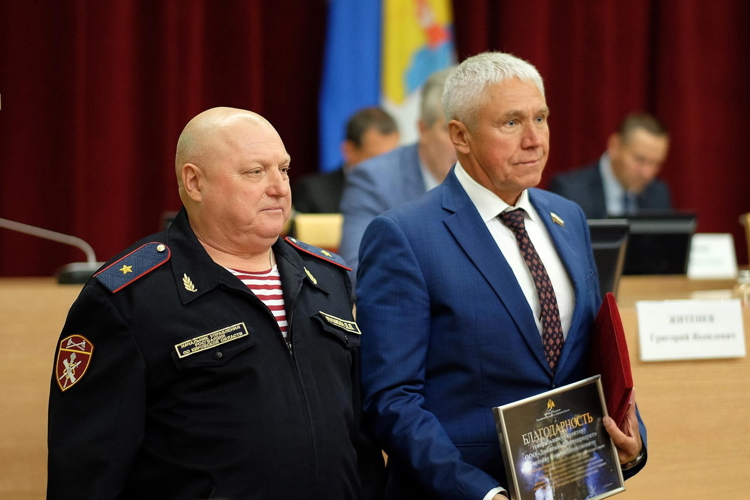 Начальник Управления Росгвардии по Кировской области Дмитрий Пушкин наградил депутата ОЗС  Сергея Киселева