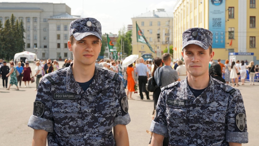 Сотрудники и военнослужащие Росгвардии обеспечили общественный порядок в день России