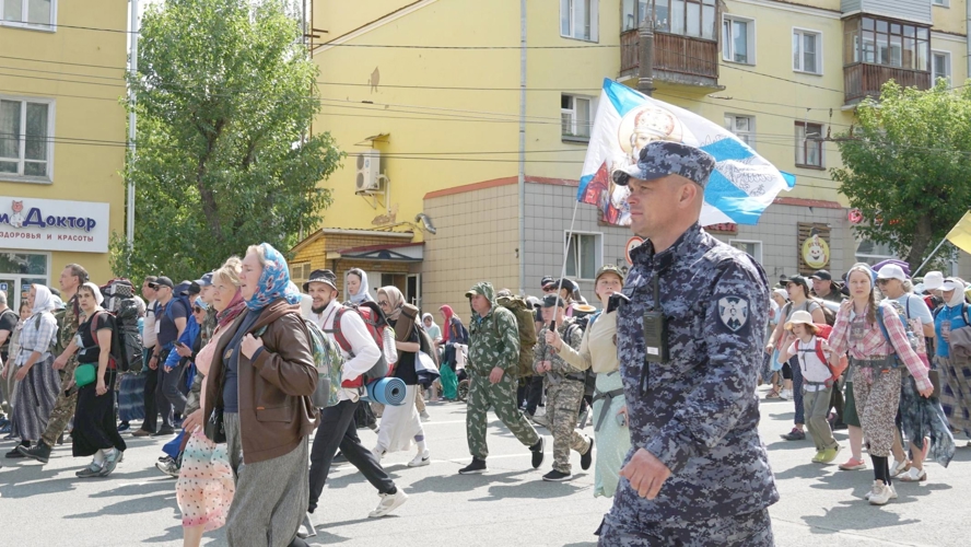 В Кировской области росгвардейцы обеспечивают безопасность участников Великорецкого крестного хода