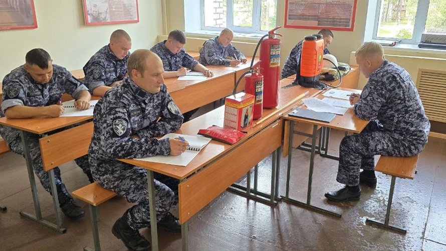 Учебный сбор пожарных расчетов прошел в Управлении Росгвардии по Кировской области