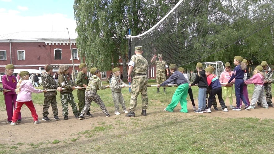  Военнослужащие Росгвардии провели строевой смотр в лагере «Благовестник»