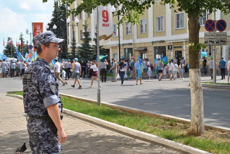 В Кирове росгвардейцы обеспечили общественный порядок в День ВДВ