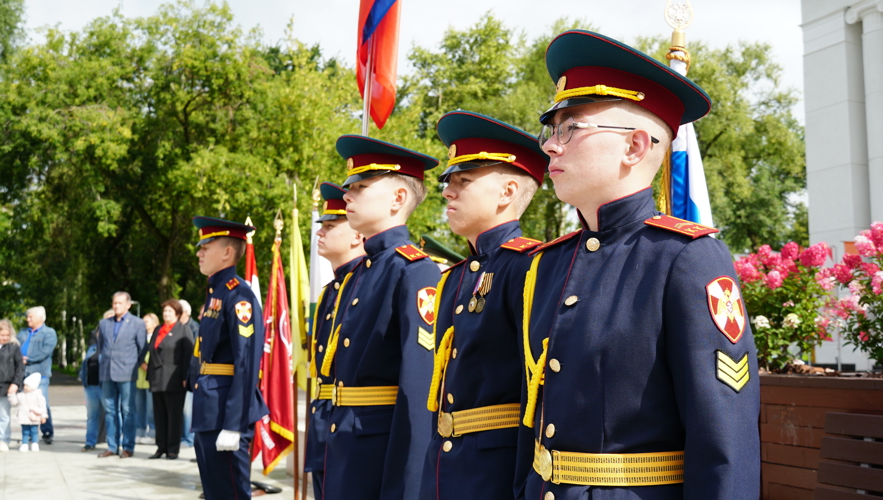 В Кирове в мероприятии, посвященном Дню Государственного флага РФ, приняли участие ветераны ведомства и подшефные росгвардейцев