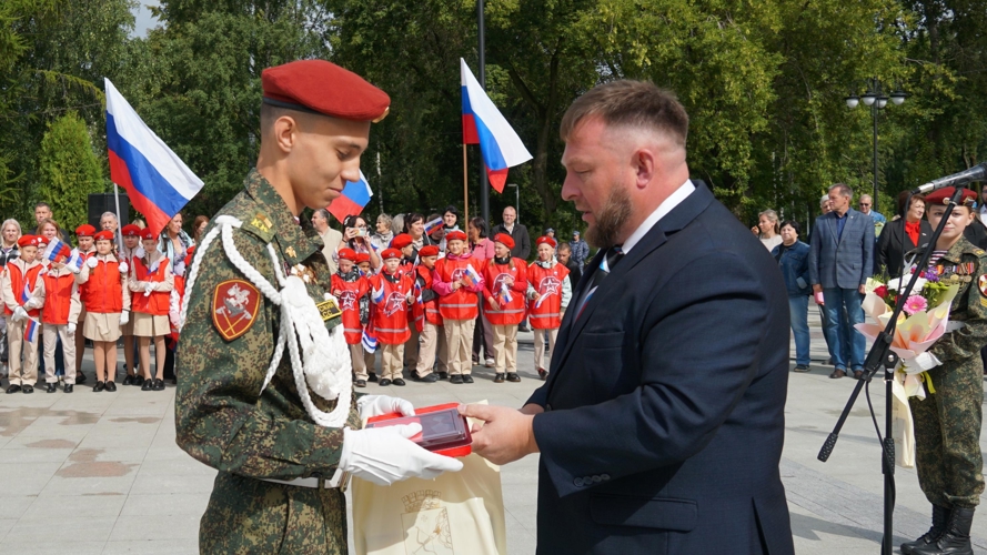 В Кирове в мероприятии, посвященном Дню Государственного флага РФ, приняли участие ветераны ведомства и подшефные росгвардейцев