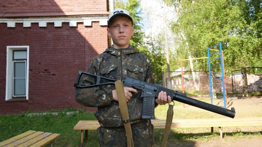 Сотрудники ОМОН «Вятич» провели военно-патриотическое занятие для подшефных детей