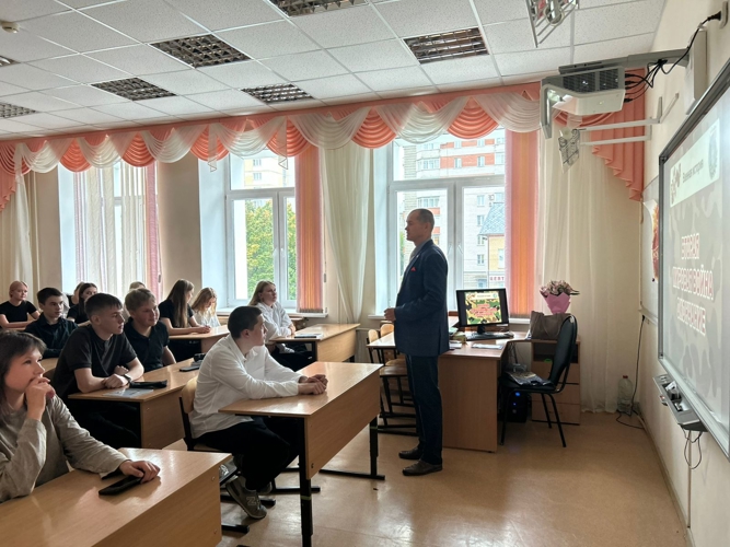 В Кирове ветеран Росгвардии провел урок мужества, посвященный окончанию Второй мировой войны
