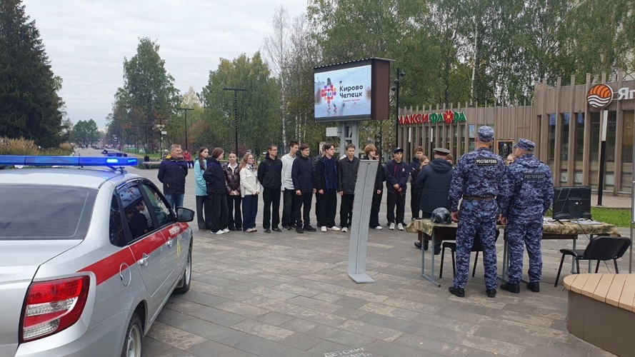 "На службу в Росгвардию". В Кирово-Черецком районе побывал передвижной агитационный пункт ведомства