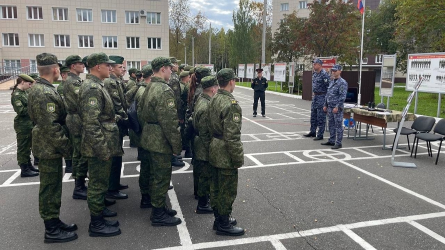 "На службу в Росгвардию". В Кирово-Черецком районе побывал передвижной агитационный пункт ведомства