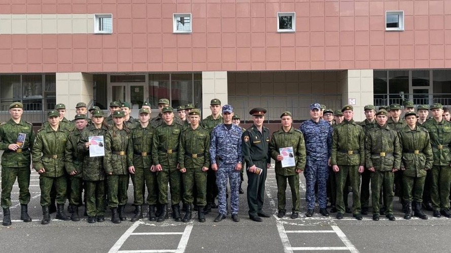 "На службу в Росгвардию". В Кирово-Черецком районе побывал передвижной агитационный пункт ведомства
