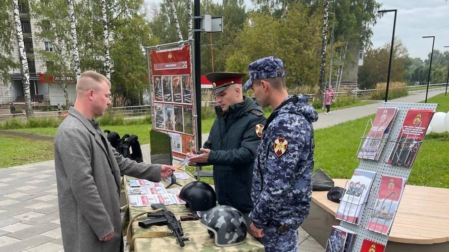 "На службу в Росгвардию". В Кирово-Черецком районе побывал передвижной агитационный пункт ведомства