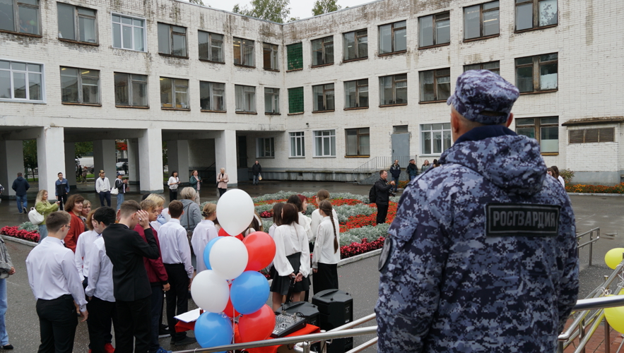 Росгвардейцы обеспечили охрану правопорядка в общегородской День знаний