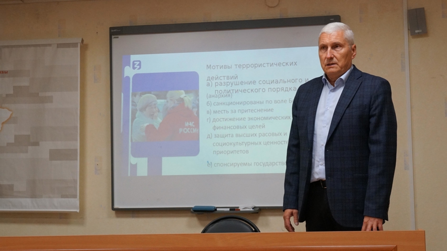 Представитель общества "Знание" рассказал росгвардейцам о способах противодействия современным формам терроризма 