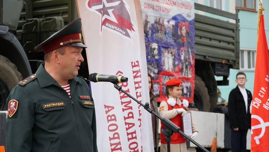 Глава администрации города Кирова поблагодарил руководство теруправления Росгвардии за вклад в военно-патриотическое воспитание молодежи