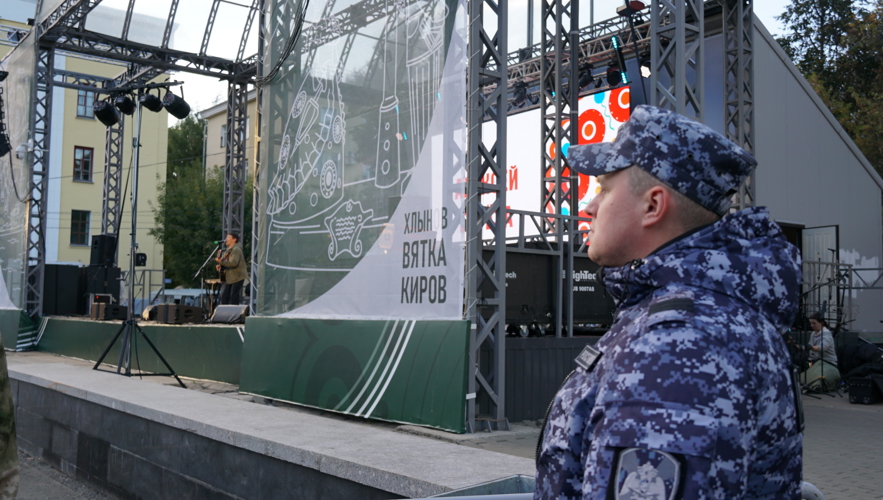 В Кирове росгвардейцы обеспечили общественный порядок во время массовых мероприятий, посвященных Дню города