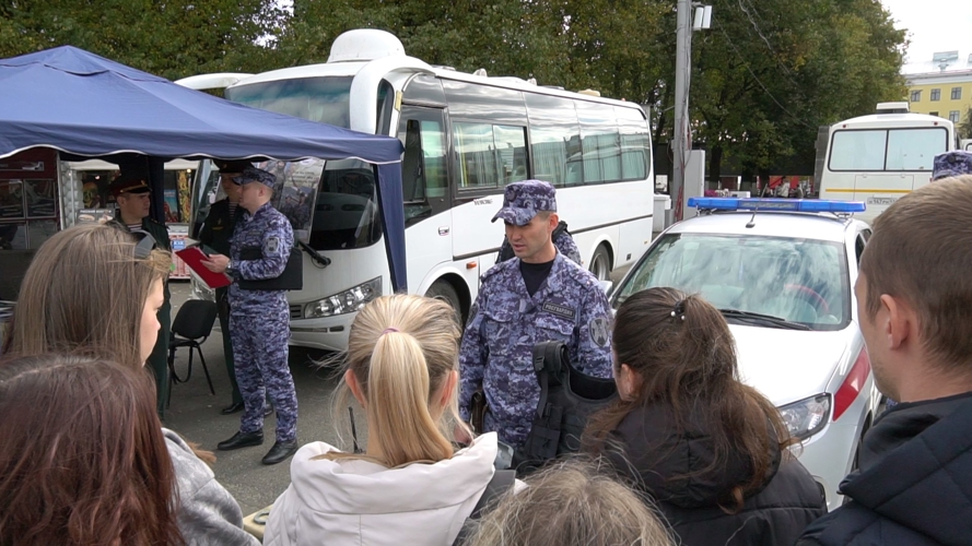 В Кирове прошла агитационно-просветительская акция «На службу в Росгвардию»