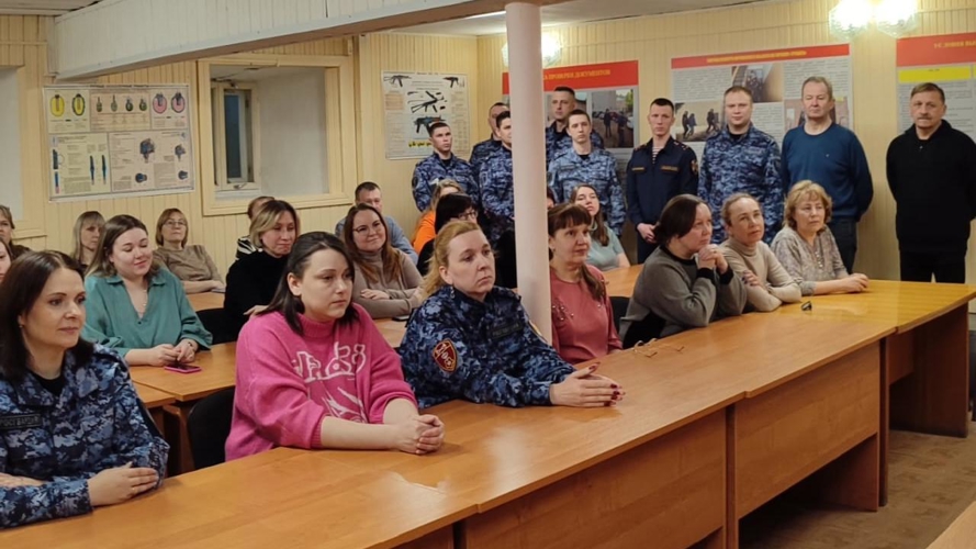 Сотрудник следственного комитета разъяснил антикоррупционное законодательство кировским росгвардейцам