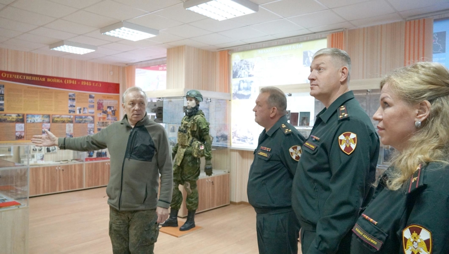 Офицеры Военной академии войск национальной гвардии России встретились с кировскими кадетами